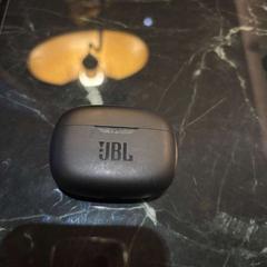 Blåtann hodetelefon JBL Black, som rapportert av Van der Valk Duiven bij Arnhem A12 ved bruk av iLost