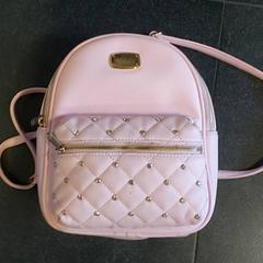 Táska - Roos rugzak, amint azt Centraal magazijn az iLost segítségével jelentette.