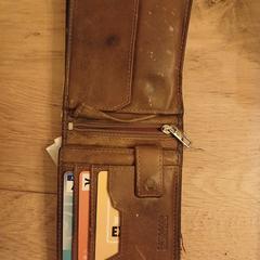 Bruine portemonnee, jak bylo nahlášeno na iLost