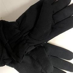 الملابس Handschoenen، كما تم الإبلاغ عنه بواسطة Regio Antwerpen - Brussel عبر iLost