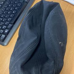 Keps zwart, rapporterat av VITAZ campus Sint-Niklaas med iLost