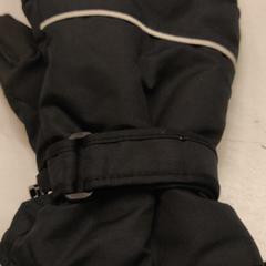 Handschoen, rapporterat av Het Amsterdamse Winterparadijs med iLost