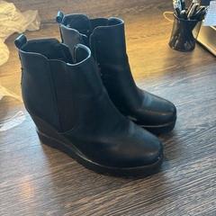 의류 schoenen, iLost를 사용하여 WestCord Hotel Eindhoven에 보고됨