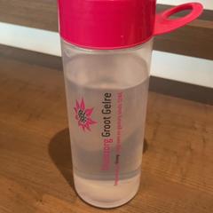 물 병 Roze, iLost를 사용하여 Pathé Arnhem에 보고됨