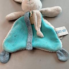 Cuddly slap, as reported by IKEA Nantes using iLost