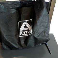 Sac Stoffen tas, a été signalé par Centraal magazijn utilisant iLost