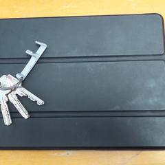 Tavoletta & Chiavi zwart, come riportato da Carlton Beach Hotel utilizzando iLost