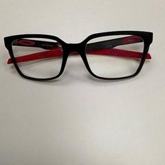 Lentes Noire et rouge, segundo informou ilévia usando iLost