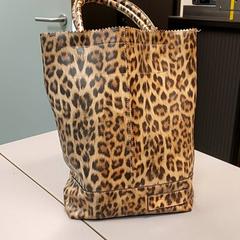 Väska - Draagtas, rapporterat av Regio Limburg - Leuven med iLost