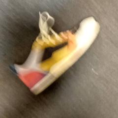 Cipő, amint azt Mövenpick Hotel Amsterdam City Centre az iLost segítségével jelentette.