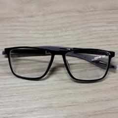 Óculos, como reportado por IKEA Breda utilizando o iLost