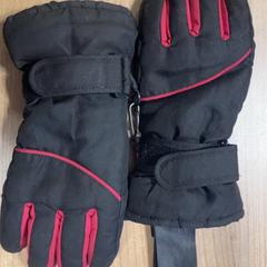 Gloves, as reported by Pathé Zwolle using iLost