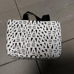 Táska wit/zwart, amint azt Centraal magazijn az iLost segítségével jelentette.