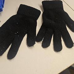 Luvas, segundo informou GVB usando iLost