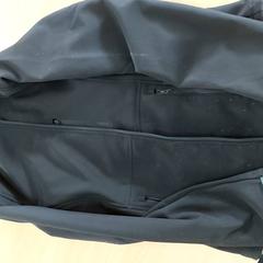 Kleding - Jas، كما تم الإبلاغ عنه بواسطة Centraal magazijn عبر iLost