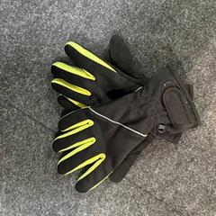 Guants, segons ha informat SnowWorld Landgraaf mitjançant iLost