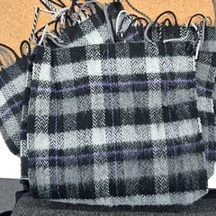 Sjaal geruit grijze tonen, zoals gemeld door IKEA Amersfoort met iLost