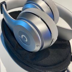 Koptelefoon  Wit, ha sido reportado por Inntel Hotels Amsterdam Landmark con iLost