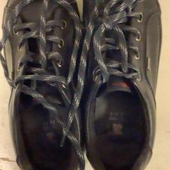 But Zwart, zgłoszono przez Artis przy użyciu iLost