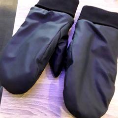 Rukavice, jak nahlášeno EBS Tramplein pomocí iLost