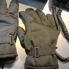Guanti, come riportato da SnowWorld Landgraaf utilizzando iLost