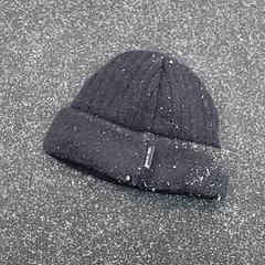 Muts Zwarte no wind muts, zoals gemeld door Schaatsbaan Rotterdam met iLost