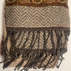 Kendő, amint azt Koninklijk Theater Carré az iLost segítségével jelentette.