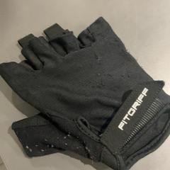 Gloves Black, as reported by MEININGER Hotel Vienna Downtown Franz using iLost