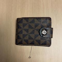 Brieftasche Tona alongaboni, gemeldet von Centraal magazijn über iLost