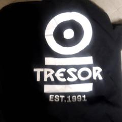 Camisa, segons ha informat Grand Hotel Amrath Kurhaus mitjançant iLost