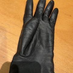 Handschoen, jak nahlášeno Pathé Ede pomocí iLost