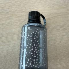 زجاجة، كما تم الإبلاغ عنه بواسطة Van Heugten Tours عبر iLost