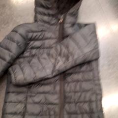 سترة أطفال، كما تم الإبلاغ عنه بواسطة Rotterdam The Hague Airport عبر iLost