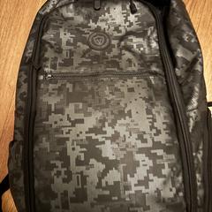 Grijze rugzak, iLost에 보고됨