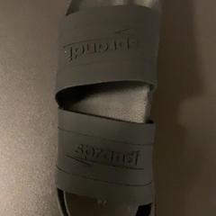 Sandal Black, como reportado por MEININGER Hotel Dresden Zentrum utilizando o iLost