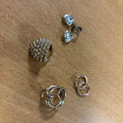 Boucles d'oreilles, a été signalé par VITAZ campus Sint-Niklaas utilisant iLost