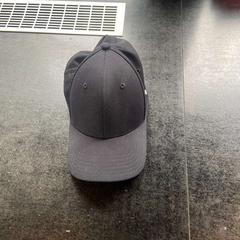 Keps, rapporterat av Hotel V Fizeaustraat med iLost