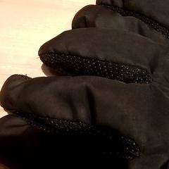 Rukavice, jak nahlášeno Beekse Bergen Resorts en Hotel pomocí iLost