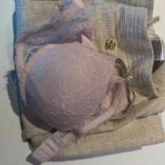 السراويل & ملابس داخلية pants underwear، كما تم الإبلاغ عنه بواسطة Inntel Hotels Amsterdam Landmark عبر iLost