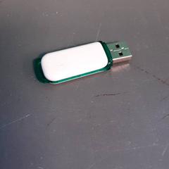 Usb klíčenka, jak nahlášeno Diergaarde Blijdorp pomocí iLost