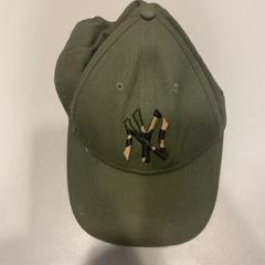 Baseball cap green, jak nahlášeno MEININGER Hotel Brussels City Center pomocí iLost