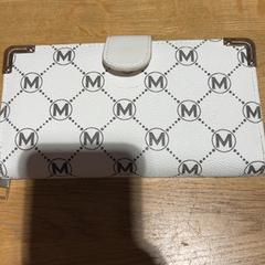 Cartera wallet, segons ha informat Designer Outlet Roermond mitjançant iLost