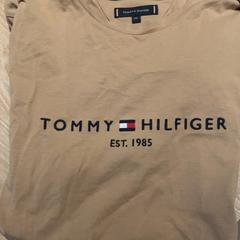 Camisa, ha sido reportado por Van der Valk Hotel Eindhoven - Best con iLost