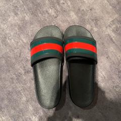 Sandály, jak nahlášeno Van der Valk Hotel Haarlem pomocí iLost