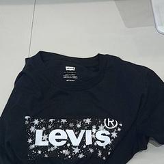Košile shirt, jak nahlášeno Van der Valk Hotel Schiphol pomocí iLost