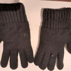 إكسسوارات الملابس noirs، كما تم الإبلاغ عنه بواسطة TCL عبر iLost