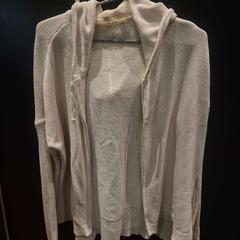 Jertsea white, gisa salatu by The Dominican iLost erabiliz