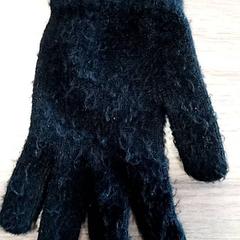 Handske Noir, rapporterat av CARS HANGARD med iLost