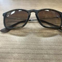 Gafas de sol Rayban bruin, ha sido reportado por Pathé Maastricht con iLost