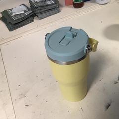 Fles Stanleycup geel, zoals gemeld door Artis met iLost